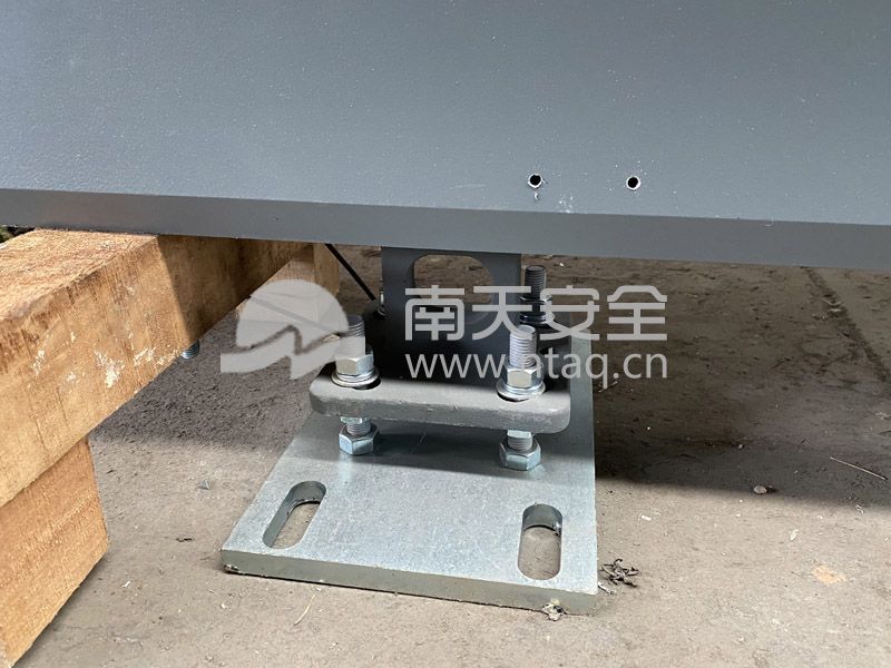 無(wú)軌門(mén)內(nèi)置托輪機(jī)構(gòu)